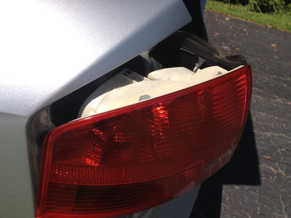 DIY Tail Light Bulb Replacement (B7 A4)